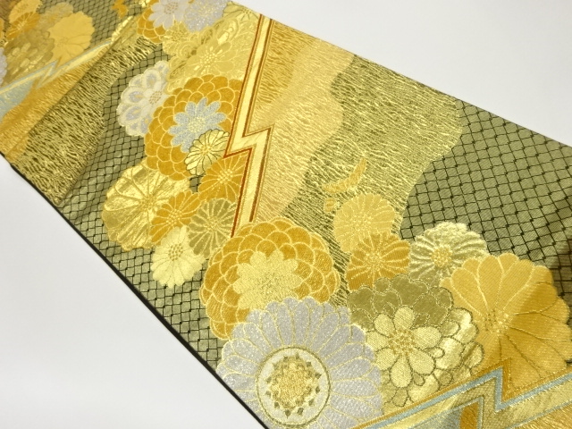 松皮菱に菊模様織出し袋帯